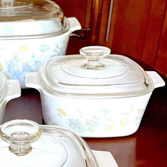 Corningware Pastel Bouqet pattern 1.5 liter casserole dish & Pyrex glass lid - Picture 3 of 7